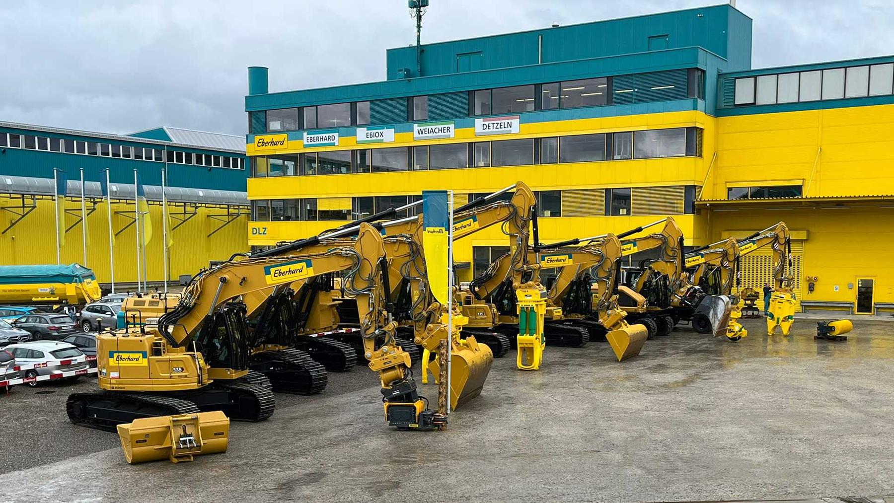 Bagger mit Anbaugeräten